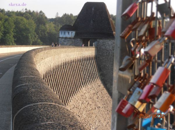 Schlossmauer
Schlüsselwörter: Möhnesee