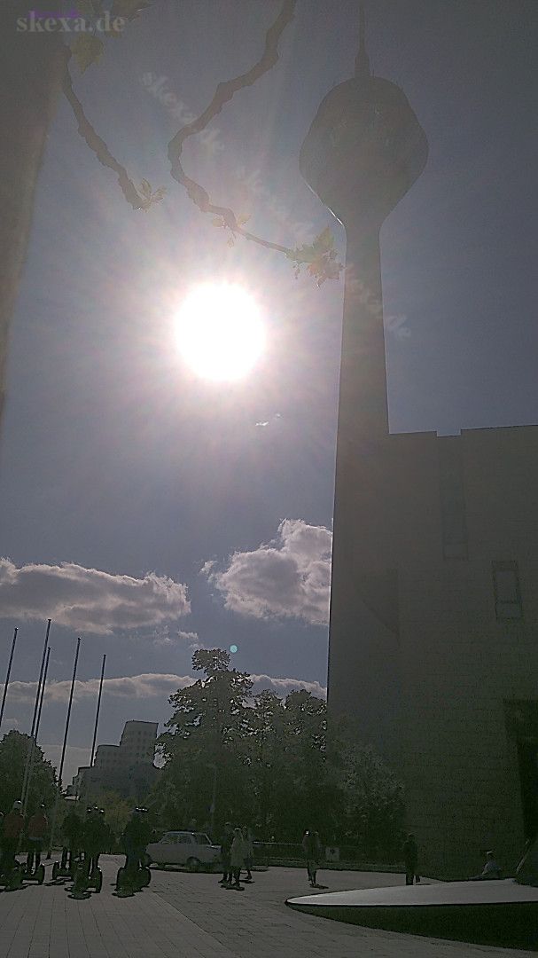 Düsseldorf - Funkturm und Sonne
2017 [20170429_165733_Duesseldorf-Funkturm.jpg]
