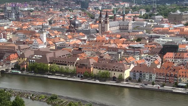 Würzburg - Stadt-Panorama
2017 (20170616_122928-Wuerzburg-Stadt-Panorama.jpg]
