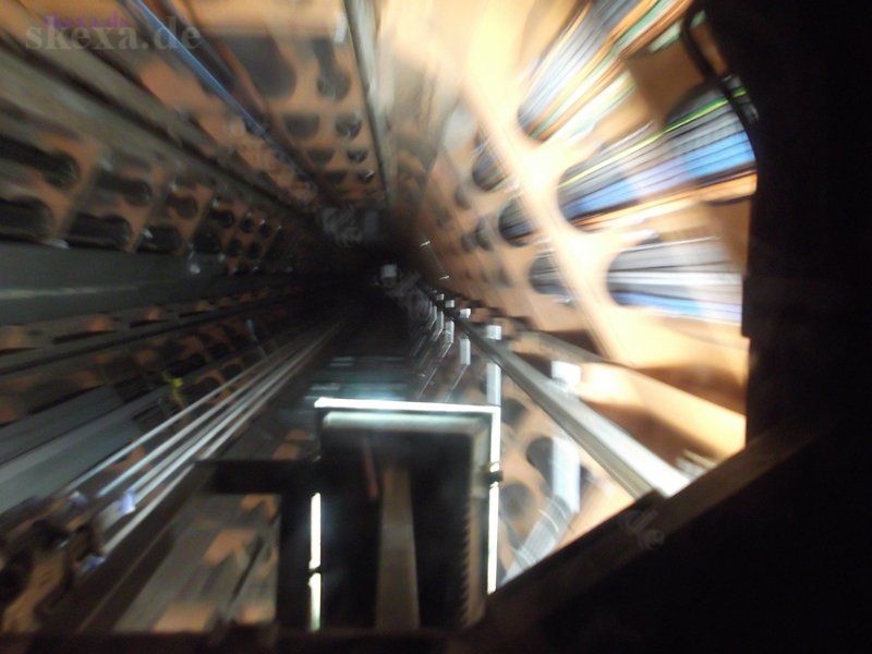 rasant nach oben - im Fahrstuhl des Atomium in Brüssel
2013 Tour Brüssel
