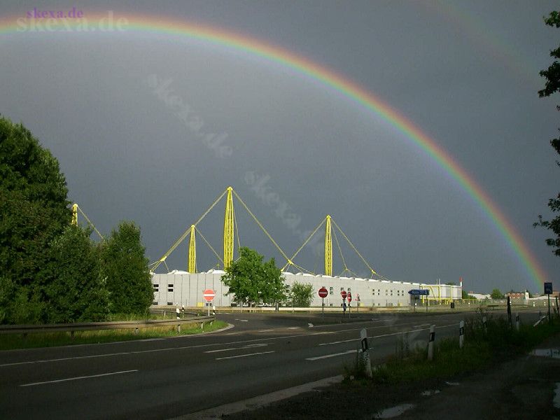 Troisdorf-Spich - Regenbogen über Industrie-Hallen (2001)
2001_spich-regenbogen.JPG (2019 Hallen der Fa. Igus)
