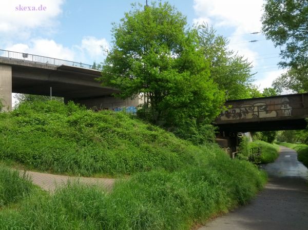 Straßenüberführung Mendener Strasse und Bahn-Siegbrücke der Bahnstrecke Troisdorf-Bonn an der Sieg in Troisdorf Friedrich-Wilhelms-Hütte 
2013
