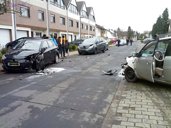 Troisdorf - Friedrich-Wilhelms-Hütte - Verkehrsunfall - falsche Bescherung kurz vor Weihnachten
2014
